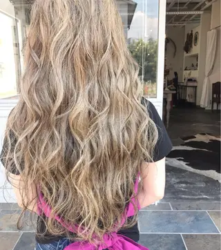 ロング カラー ヘアアレンジ Mariana/ 鶴原-ハイライトのヘアスタイル