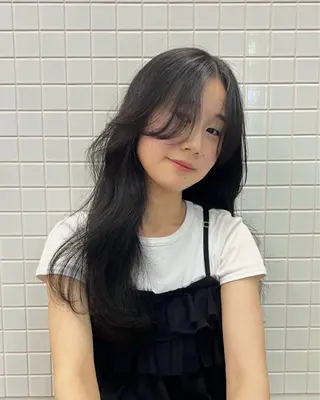 ロング Hz所属・Hz/金子 亮/レイヤーカットのヘアスタイル