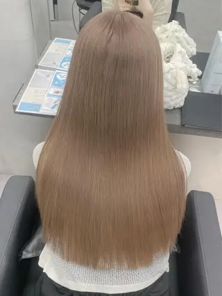 ロング カラー ikuma/ ミルクティーのヘアスタイル