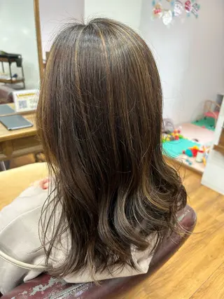 ミディアム カラー 美容室 Jフィドルファドル所属・わきた かずなのヘアスタイル