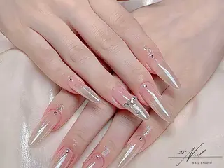 ロング ・ タオのネイルデザイン