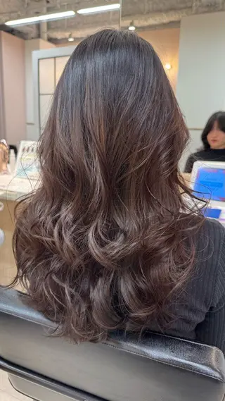 ロング LallYou金山所属・田中俊/レイヤー/ 縮毛矯正のヘアスタイル