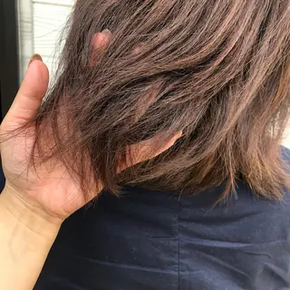 ミディアム カラー 半田 知穂のヘアスタイル
