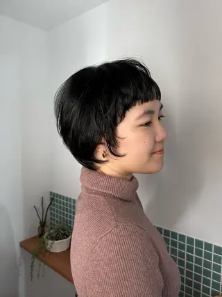 ショート 岡田 知佳のヘアスタイル