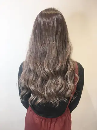 ロング 足立 磨咲のヘアスタイル