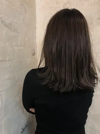 セミロング カラー 泊 紗羅のヘアスタイル