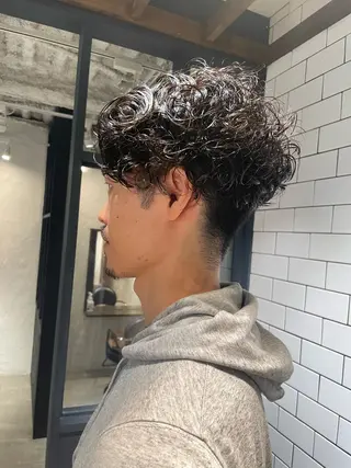 ショート パーマ メンズ 井上 飛鳥のヘアスタイル