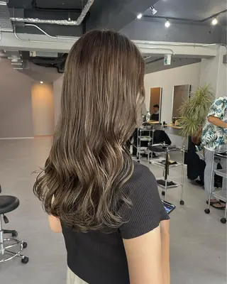 ロング カラー 倉辻 香奈子のヘアスタイル