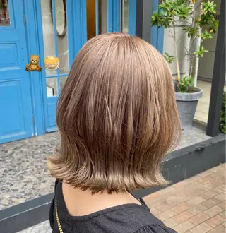 ミディアム ハイトーン/透明感 カラー/下出有沙のヘアスタイル