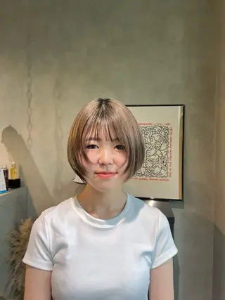 ショート morrow by suntown所属・💙AKANE 海外風ハイライト💙のヘアスタイル