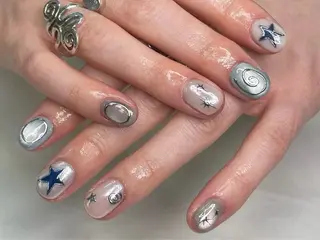 ネイル ホアン シュリンのネイルデザイン