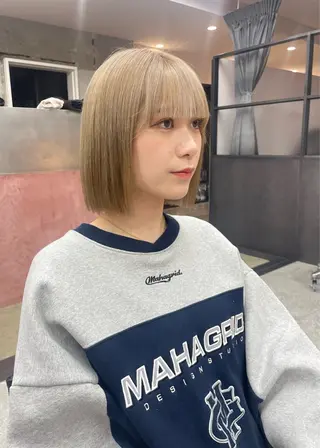ミディアム 鈴木瑛里／ブロンド ベージュ／男女のヘアスタイル