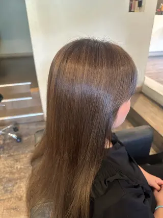 ロング カラー 安達 望のヘアスタイル
