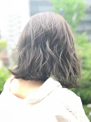 ミディアム LANI OOSAKAのヘアスタイル