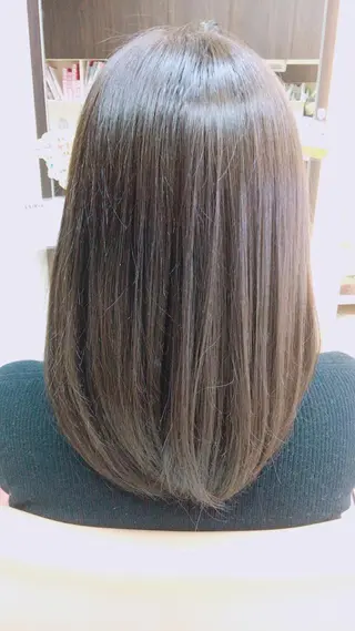 ミディアム カラー Minami .のヘアスタイル