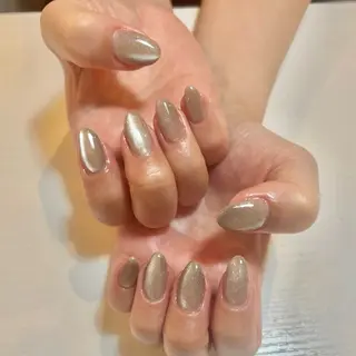ネイル WHITE NAIL 難波店所属・高田 千奈美のネイルデザイン