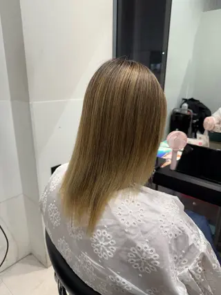 セミロング ブリーチ毛にもできる 縮毛矯正OJIROのヘアスタイル