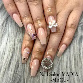 ネイル MADIA藤沢所属・MADIA MEGUのネイルデザイン
