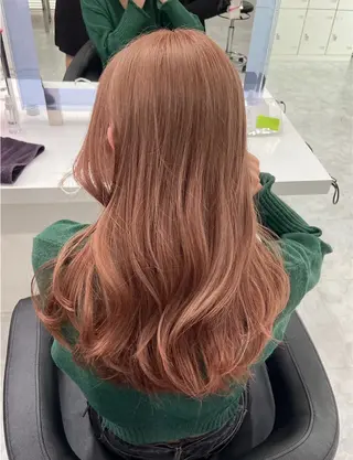 ミディアム カラー ヘアアレンジ 🩵ダメージレス艶感 ハイトーン🩷のヘアスタイル