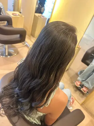 カラー Eliss 堀江所属・山田 芹菜のヘアスタイル