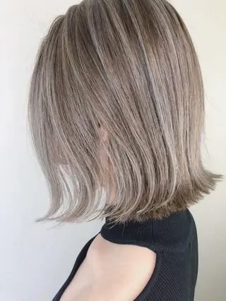 ショート カラー ito. ブリーチ/髪質改善のヘアスタイル