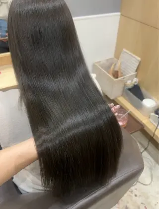 ミディアム miloc MOMOKAのヘアスタイル