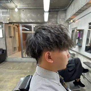 メンズ メンズパーマ特化サロンLond LOGAN所属・SEIYA メンズパーマ職人のヘアスタイル