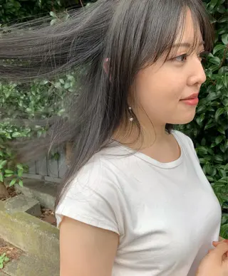 セミロング カラー 岡田 知佳のヘアスタイル