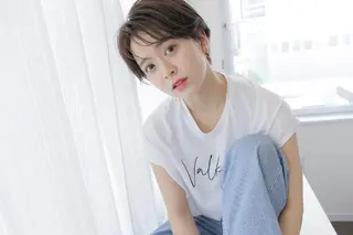 ショート カラー 井上 真貴子のヘアスタイル