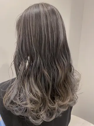 セミロング カラー ハイライト/ブリーチ バレイヤージュ関佳祐のヘアスタイル