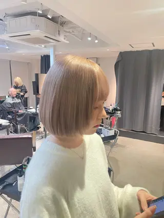 ショート カラー youres hair 新宿3丁目店所属・艶髪/ハイトーン /髪質改善/柴田のヘアスタイル