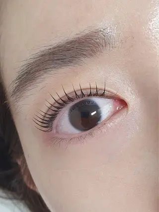 マツエク・マツパ JINGOVA Tokyo Lash & Facial所属・ユミナガ ジンのマツエク・マツパデザイン