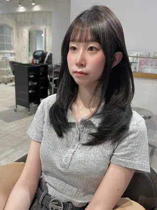 ロング カラー ニュアンスカラー 🪽比内千聖のヘアスタイル