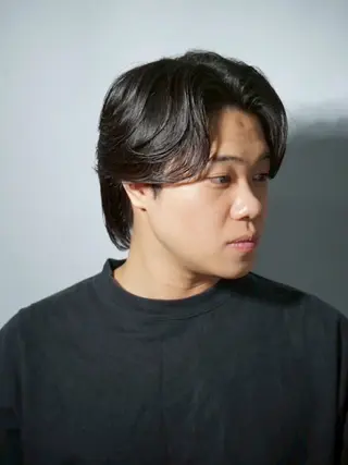 セミロング ヒロ銀座プレミアムバーバー新宿店所属・髙司 哲伸のヘアスタイル