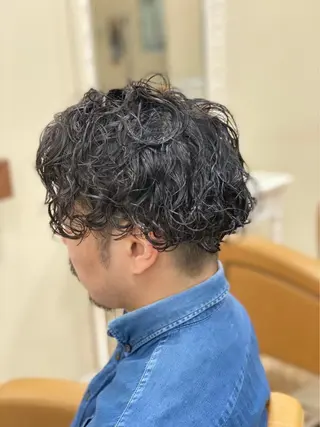 パーマ メンズ 尾崎 優也のヘアスタイル