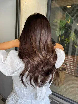 セミロング 🫧ハイライトカラー 🫧 𝓜𝓘𝓤のヘアスタイル