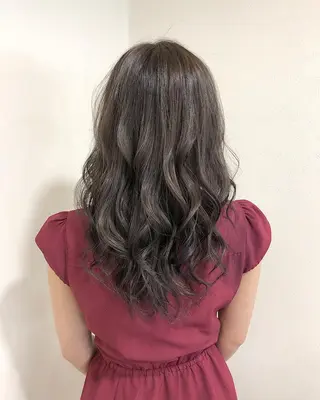 セミロング ヤマグチ ヒカルのヘアスタイル