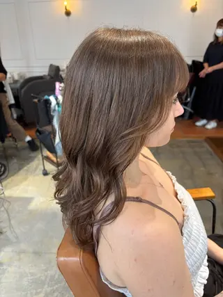 セミロング トリコヘアサロン 新井千智のヘアスタイル