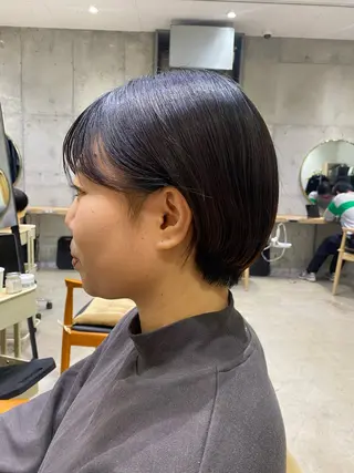 ショート fumi🪞血色感 アップ艶カラーのヘアスタイル