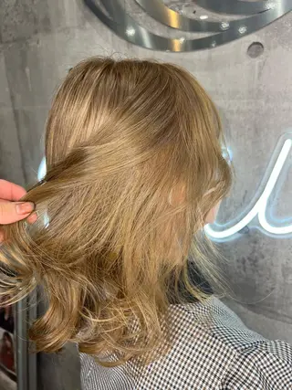 ミディアム カラー パーマ ヘアアレンジ スワイプするのちょっ と待った艶髪/透明感のヘアスタイル