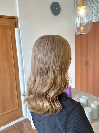 ミディアム カラー トップスタイリスト 林すずかのヘアスタイル