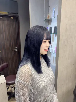 セミロング カラー ダメージレスブリーチ デザイン．咲良のヘアスタイル