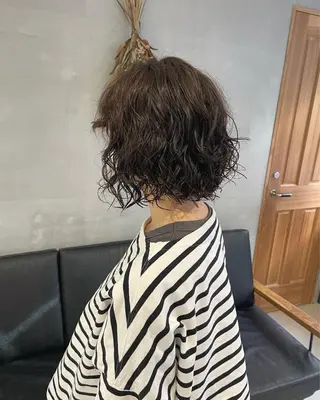 ショート パーマ 暖色カラー🍊 ボブ🌿顔周りcutのヘアスタイル