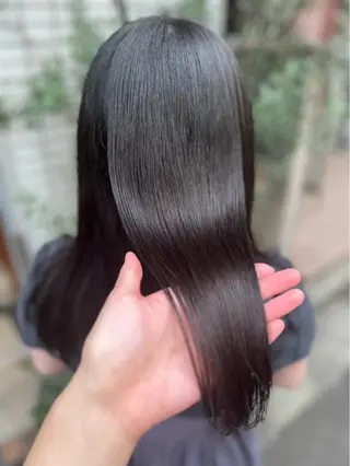 セミロング パーマ ボブ・レイヤー/ ベージュカラーのヘアスタイル