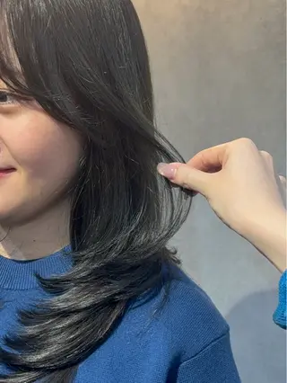 ミディアム カラー 赤みオフの透明感職人 /ケア重視の美髪施術のヘアスタイル