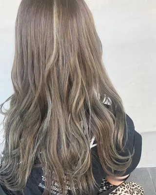 ロング カラー 小森 樹奈のヘアスタイル