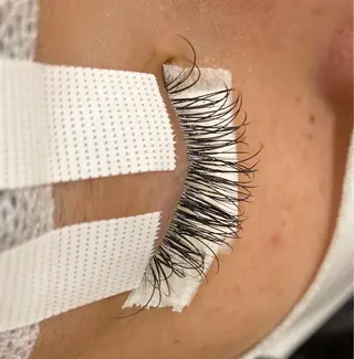 マツエク・マツパ 三好 涼華のヘアスタイル