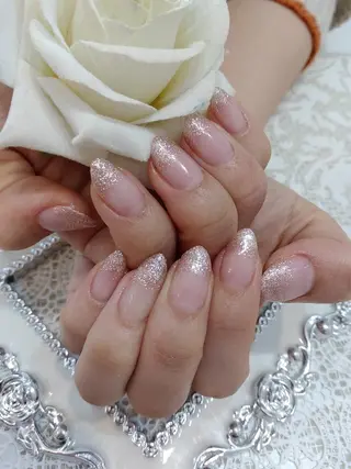 ネイル エステとネイル ローズコンフォートのネイルデザイン