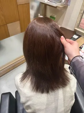 ミディアム 透明感カラー/顔周り カット/レイヤーにかのヘアスタイル