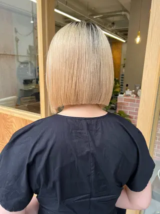 セミロング ミルクティーベージュ outaのヘアスタイル